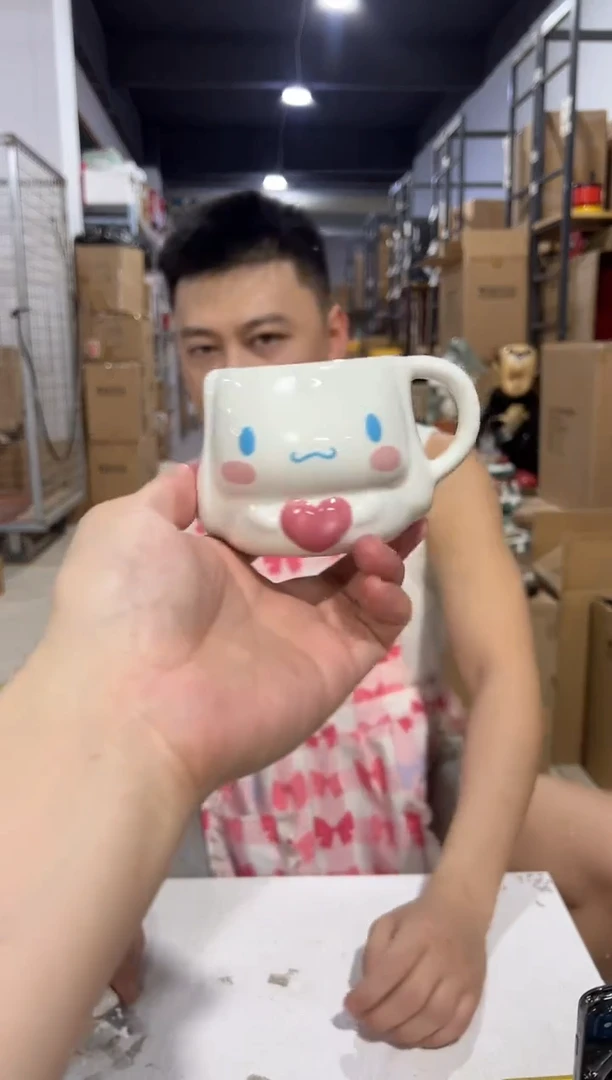 瓷片新款玉桂狗抱爱心一口杯微瑕