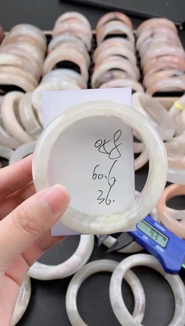 未镶嵌手镯石英质玉058