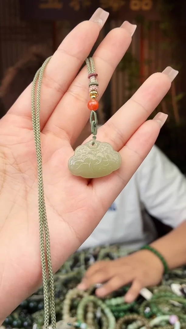 和田玉未镶嵌颈饰拍一发一