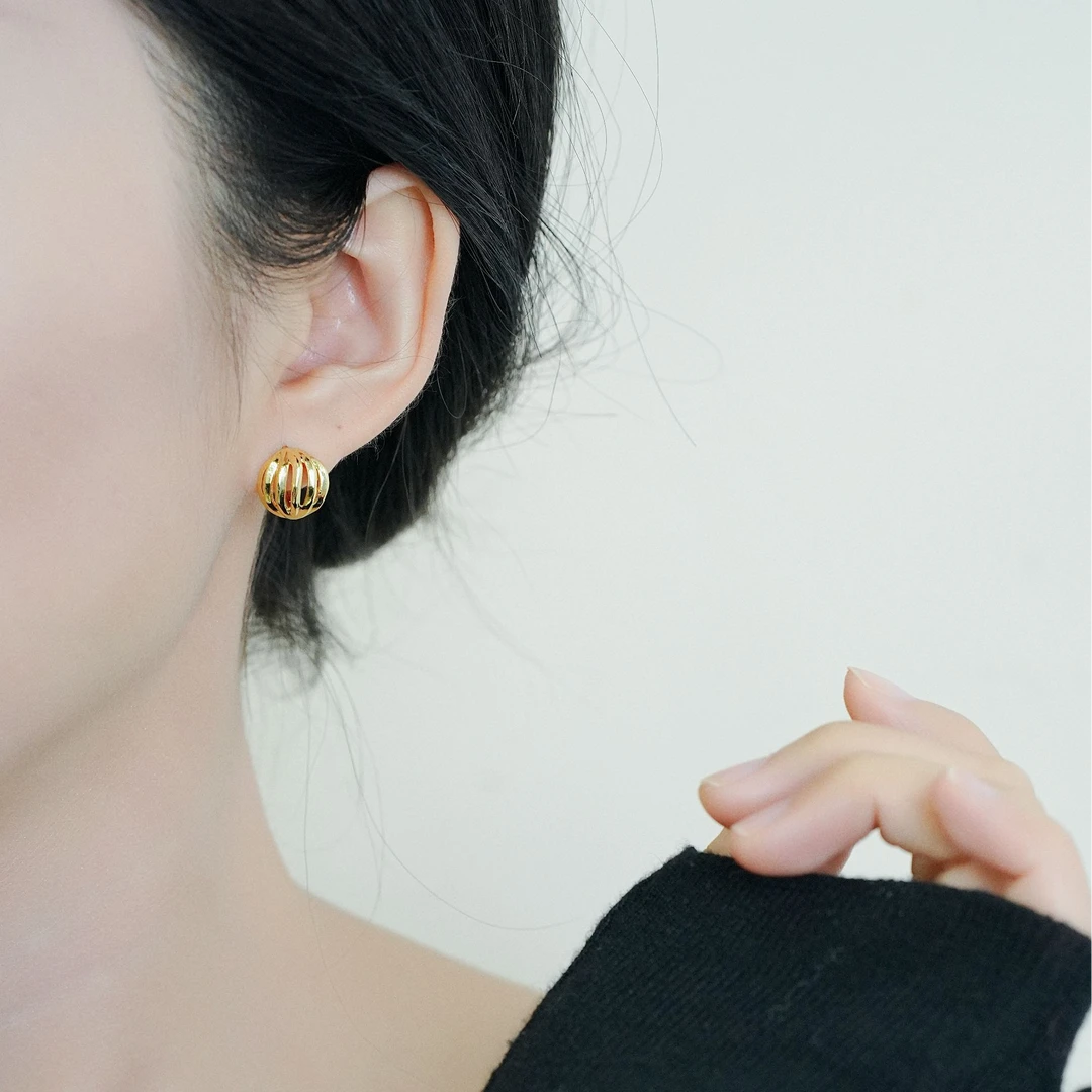 铜合金耳饰 金色镂空圆形耳钉女高级感小耳扣圈圈耳环新款耳圈