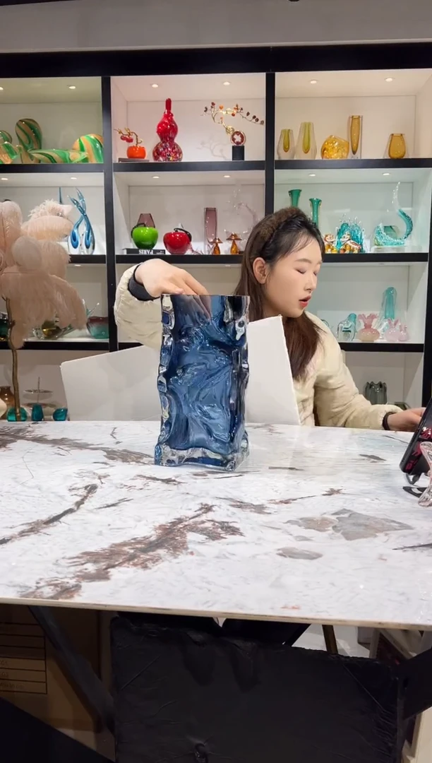 设计师款蓝色花瓶