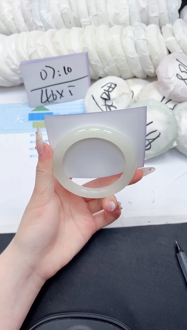 石英质玉手镯未镶嵌195-60