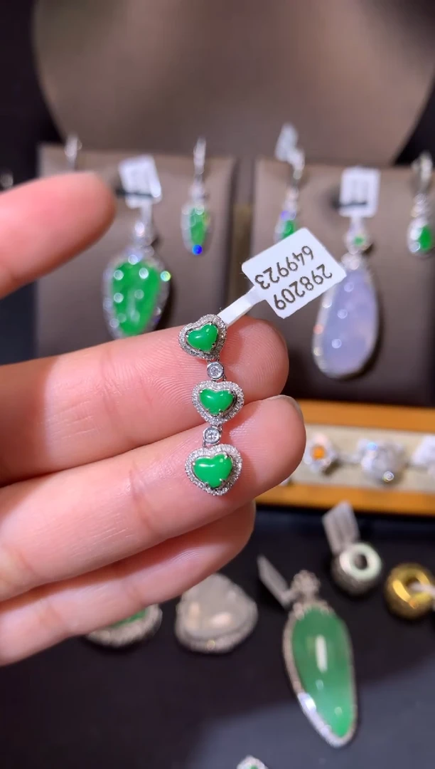 【闪购商品】翡翠吊坠(不含链)18K金镶嵌吊坠