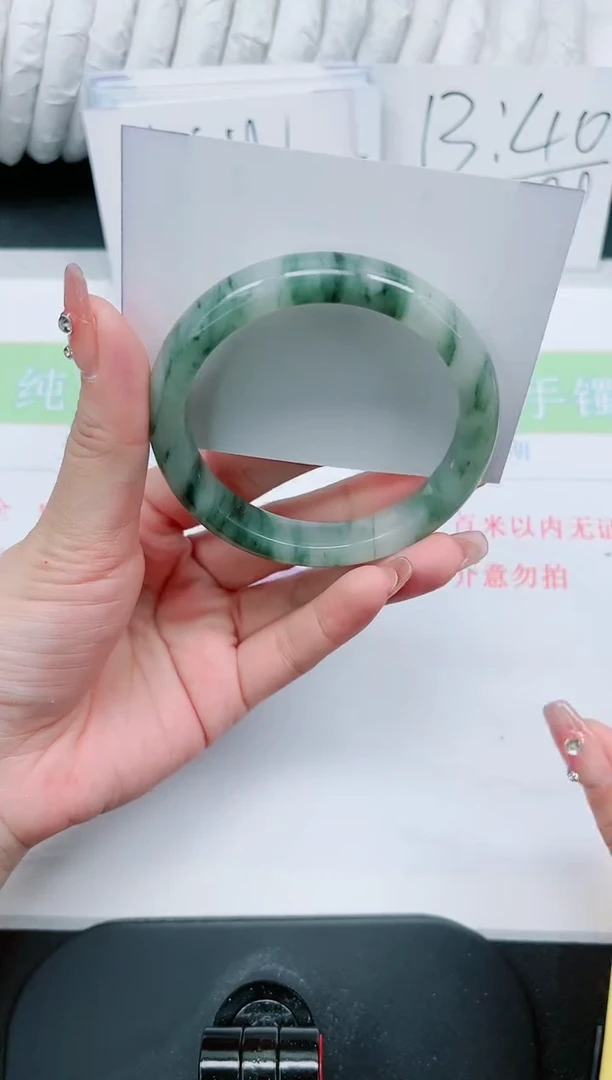 【闪购商品】石英质玉手镯未镶嵌342