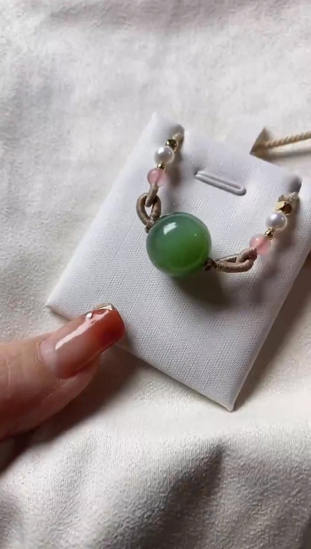 颈饰未镶嵌和田玉吊坠