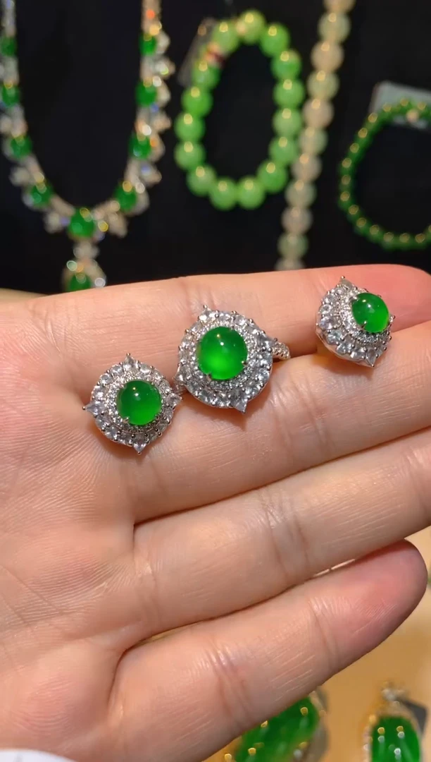 吊坠(赠链)18K金镶嵌翡翠翡翠戒指套装