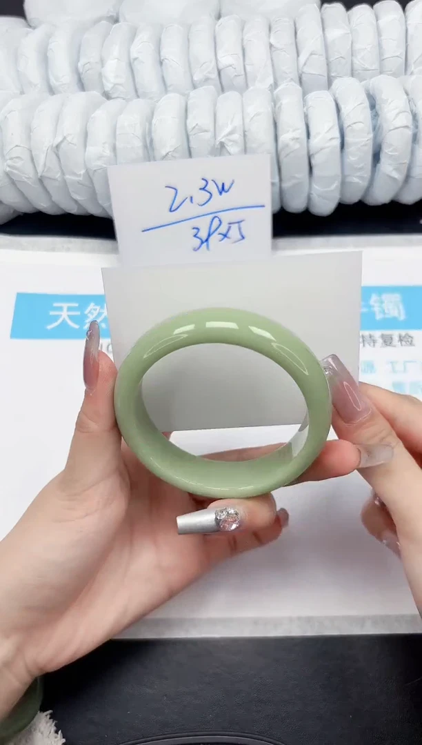 【闪购商品】石英质玉手镯未镶嵌180-60.5