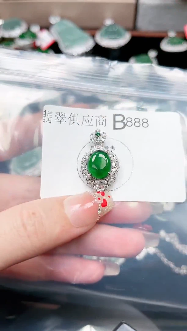 【闪购商品】翡翠颈饰未镶嵌888赠皮绳