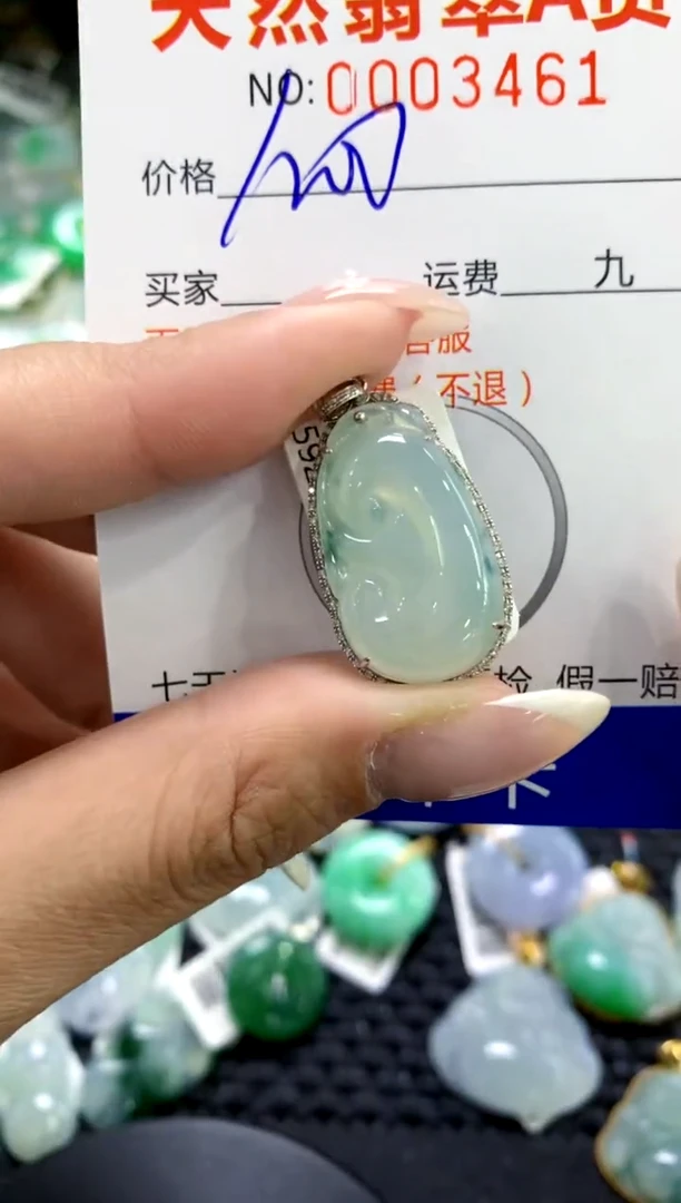 翡翠18K金镶嵌颈饰1111111111111111