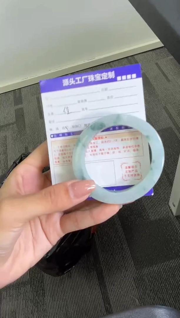 未镶嵌手镯定制翡翠小**學定制产品不退不换