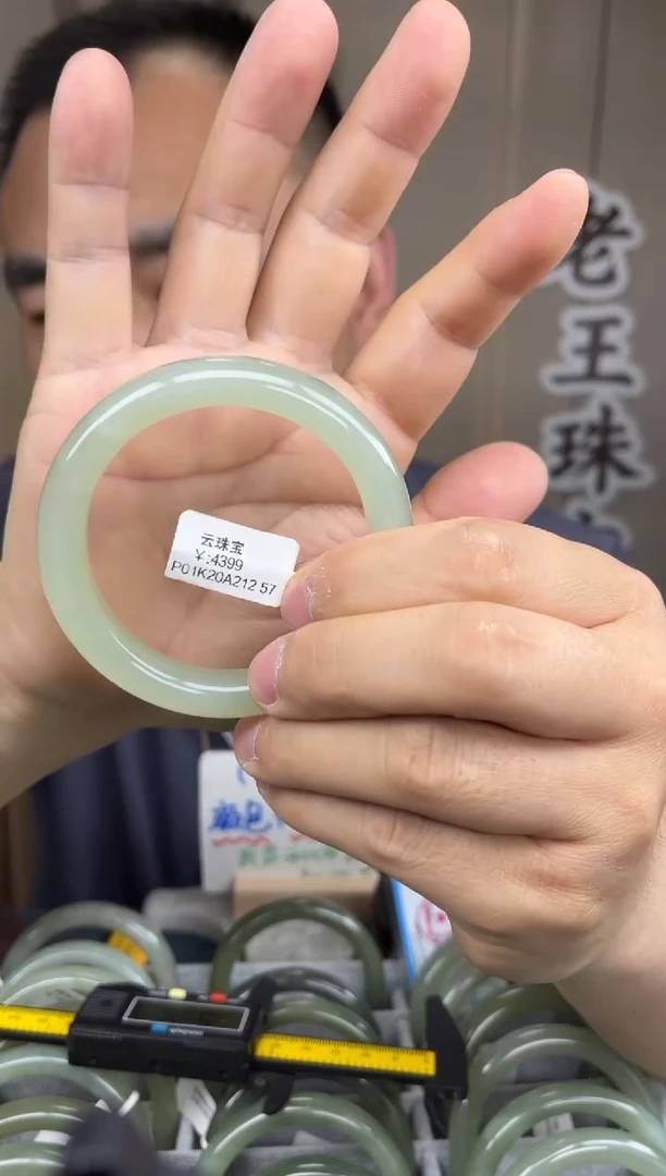 和田玉手镯未镶嵌和田玉老王14