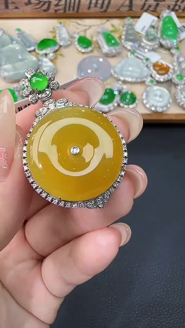 吊坠(不含链)18K金镶嵌翡翠40