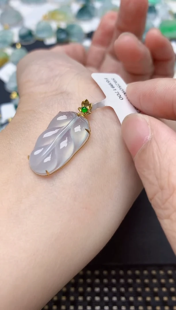 颈饰18K金镶嵌翡翠天然缅甸A货翡翠
