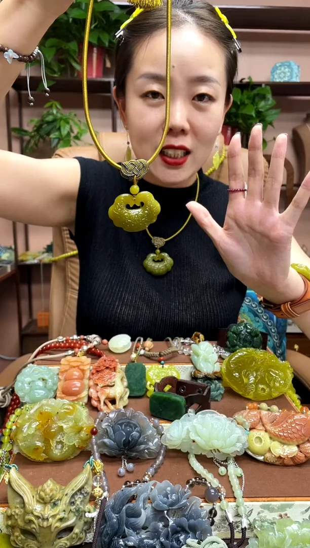 未镶嵌岫玉吊坠多样性发货发其中之一