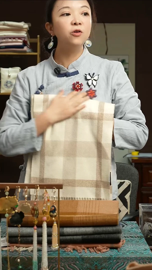 刺绣湘传礼羊毛围巾