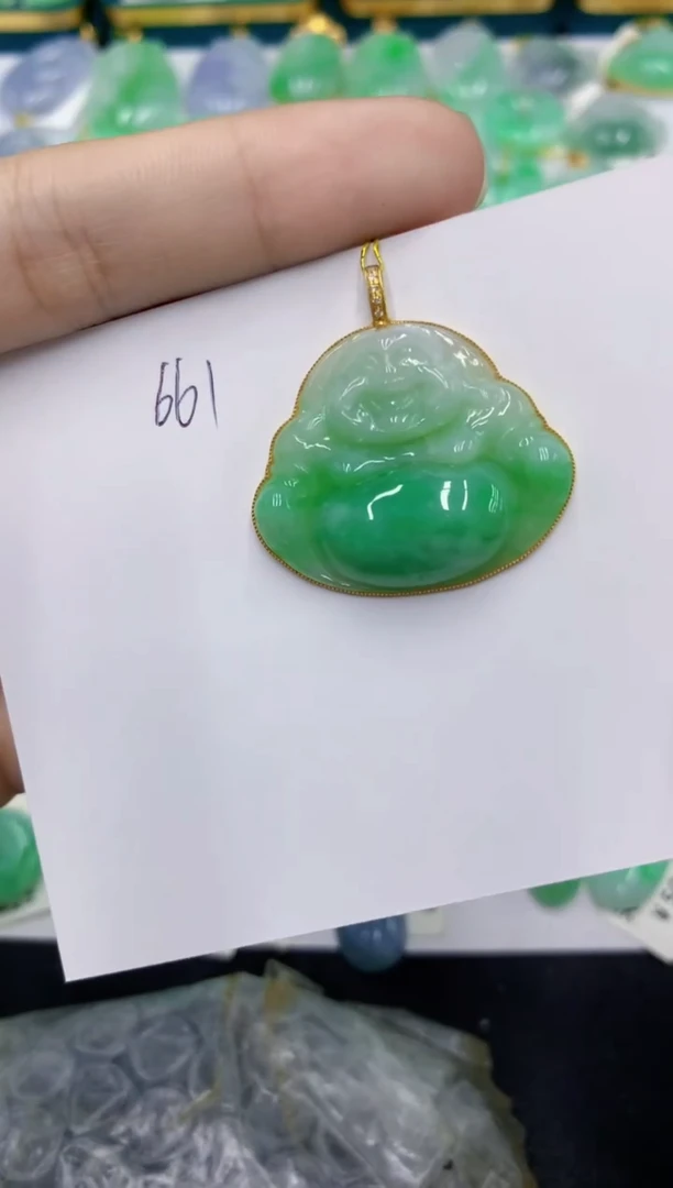 颈饰18K金镶嵌翡翠飞**士翡翠