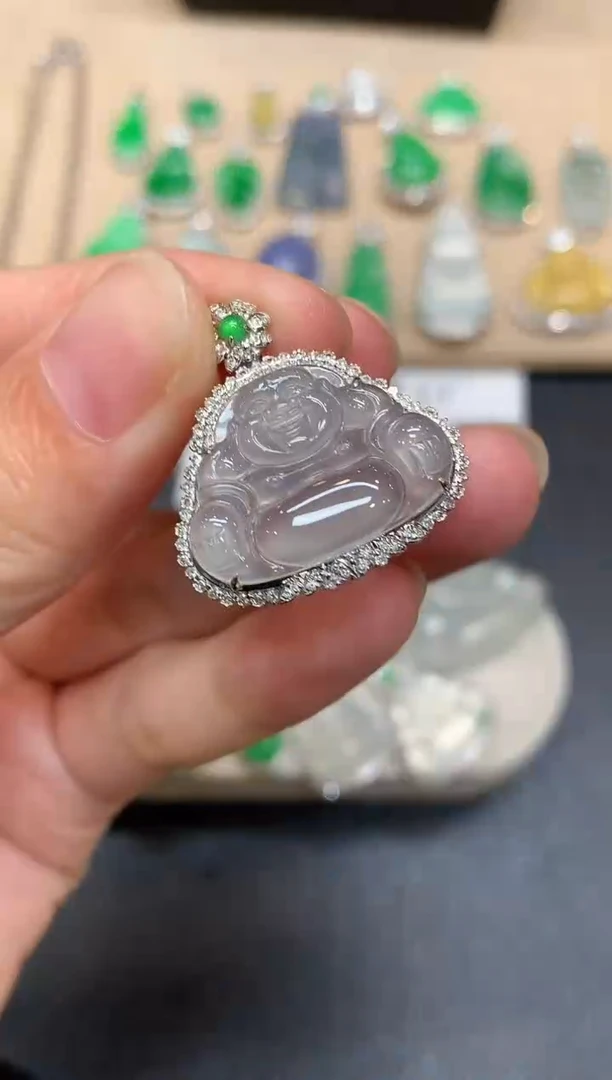 颈饰18K金镶嵌翡翠佛公【无服务费