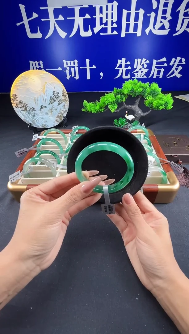 未镶嵌手镯石英质玉（非洲翠）圈口58