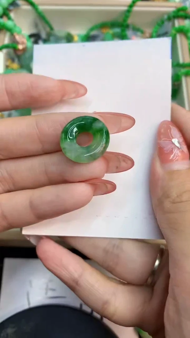 颈饰未镶嵌翡翠1