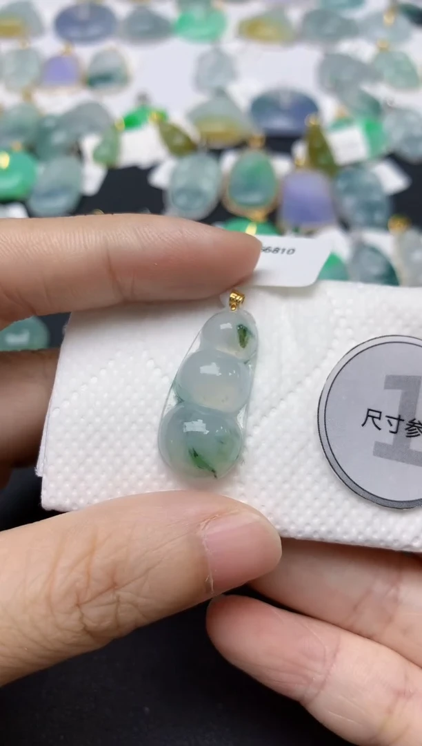 翡翠18K金镶嵌颈饰天然缅甸A货翡翠