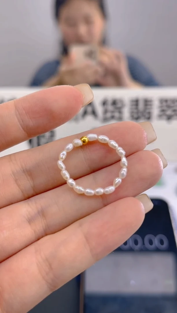 颈饰足金镶嵌翡翠