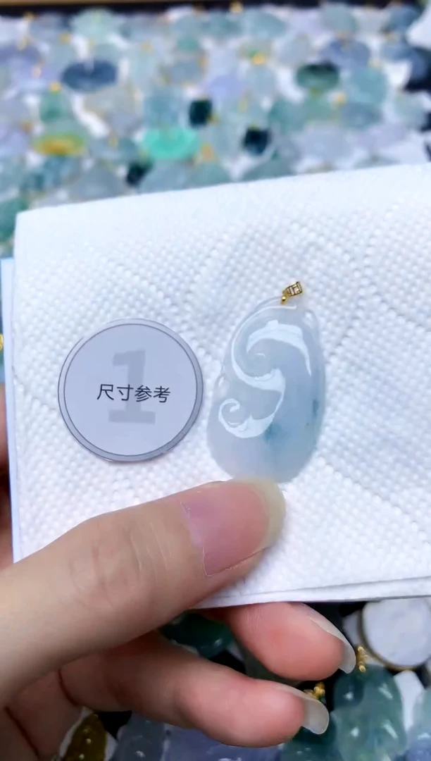 颈饰18K金镶嵌翡翠天然A货翡翠