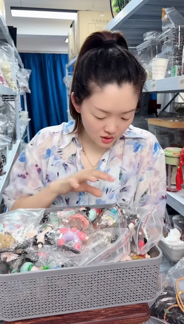 泥塑多妹挂件一个（多样性）