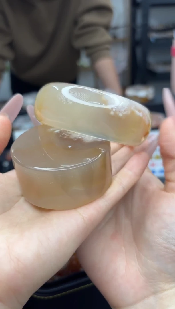 【闪购商品】石英质玉手镯未镶嵌A238 (61圈赠送镯心)