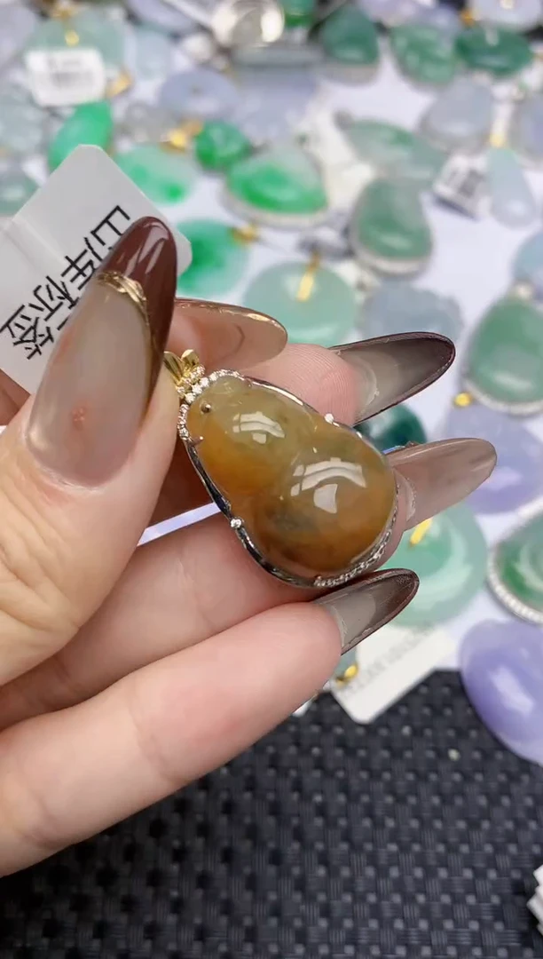 颈饰18K金镶嵌翡翠23   天然翡翠A货  百元以上9米证书费自理