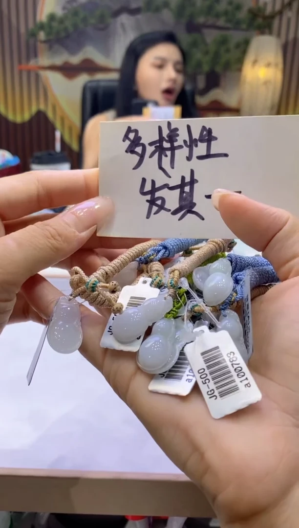 翡翠未镶嵌颈饰多样性仅发其一8534