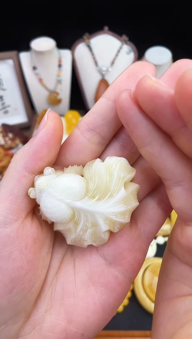 琥珀未镶嵌珠宝奇石?***️柒月