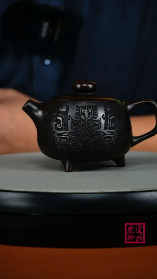 茶壶紫砂李传荣铁血红砂三足九鼎160CC