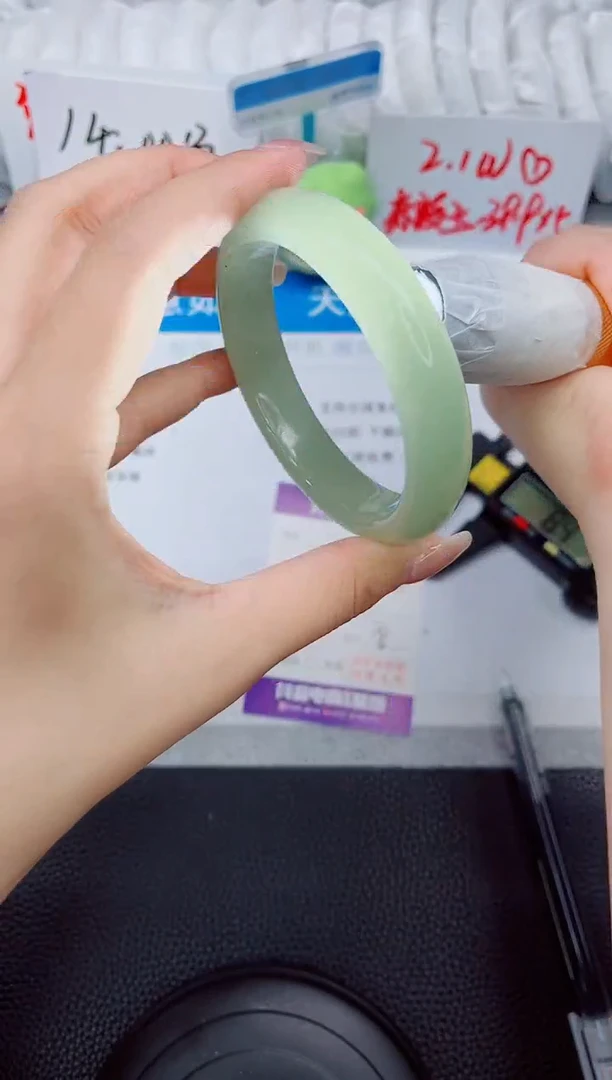 石英质玉手镯未镶嵌121-59