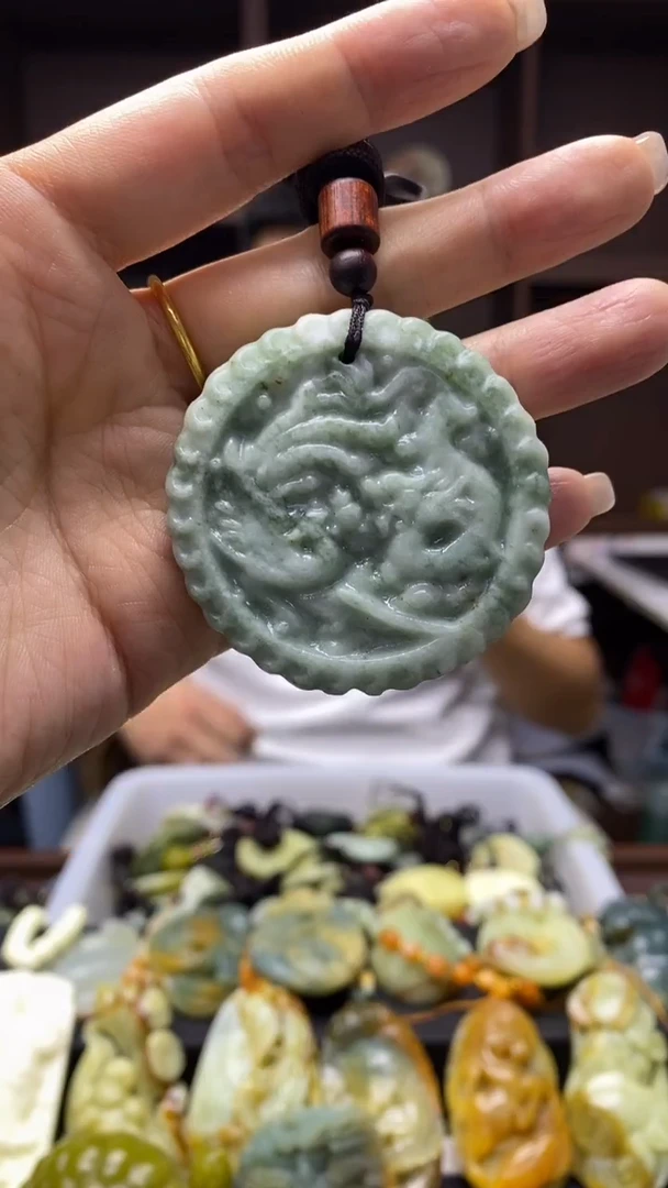 未镶嵌岫玉挂件