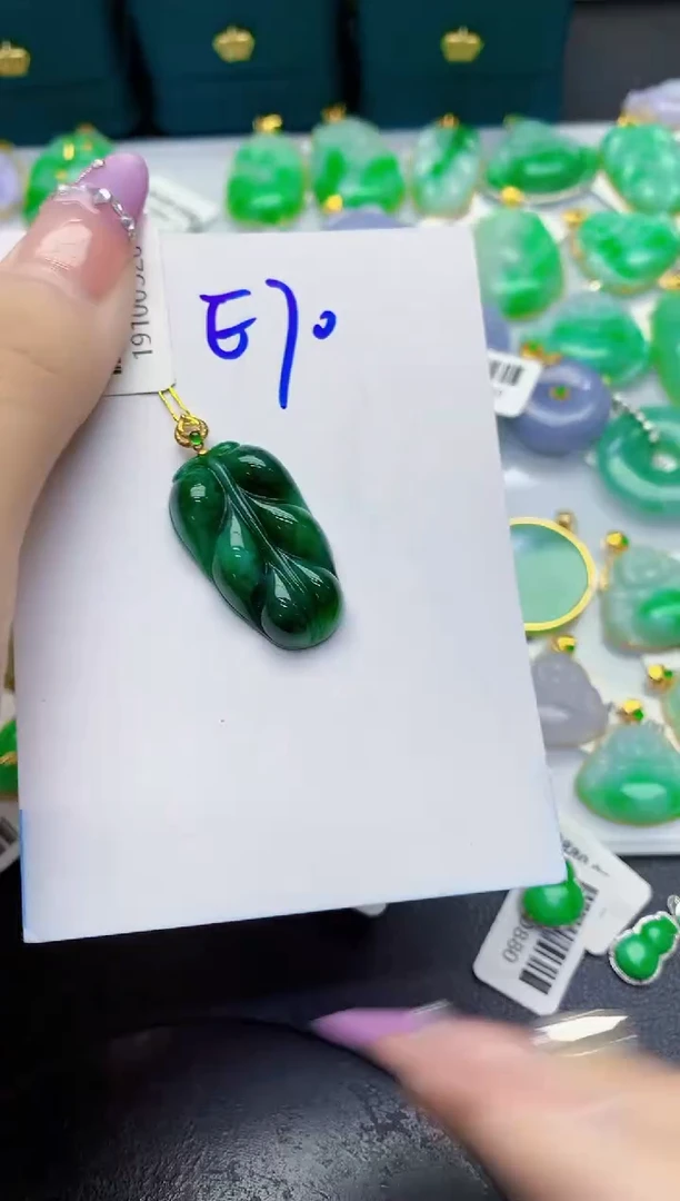 翡翠18K金镶嵌颈饰缅甸天然翡翠a货