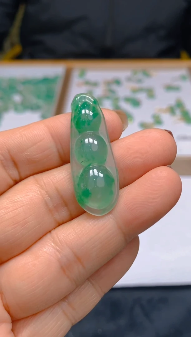 【闪购商品】石英质玉吊坠(赠链)未镶嵌冰美人非洲翠A货，冰种