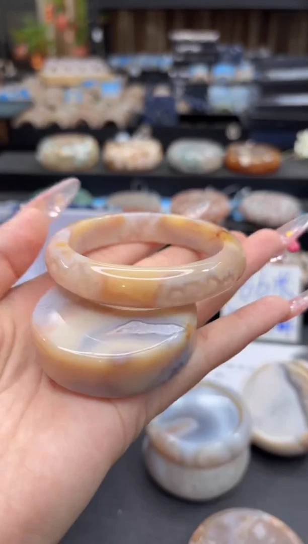 未镶嵌手镯石英质玉110(56圈赠送镯心)