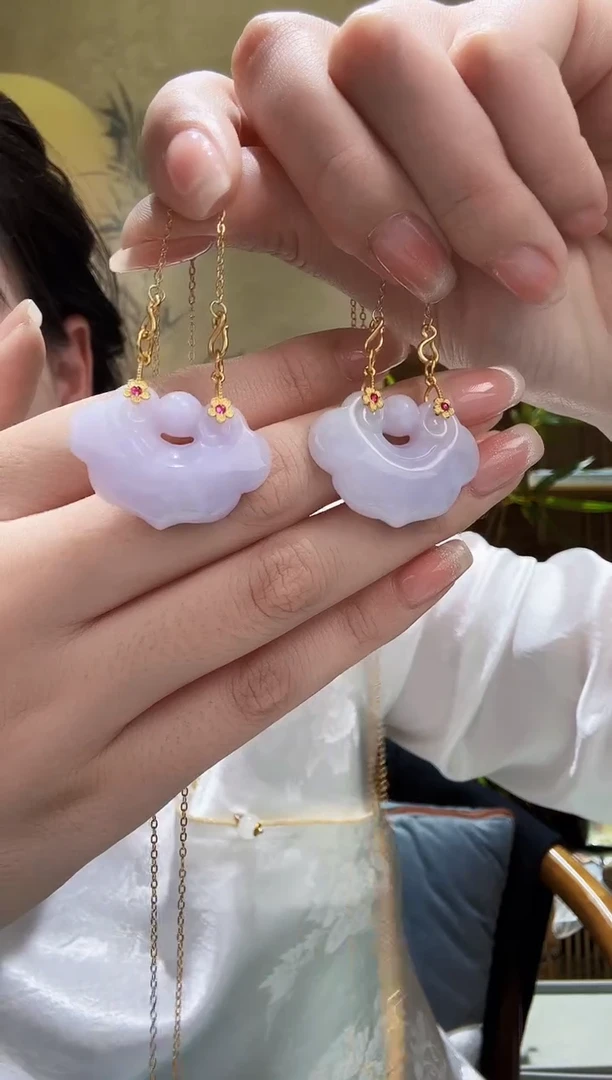 颈饰未镶嵌翡翠多样发其一个