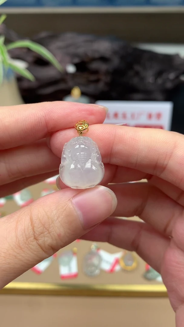 【闪购商品】翡翠颈饰18K金镶嵌貔貅