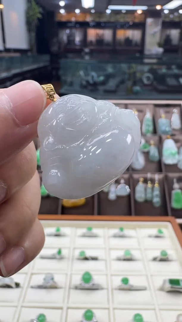翡翠18K金镶嵌颈饰佛公