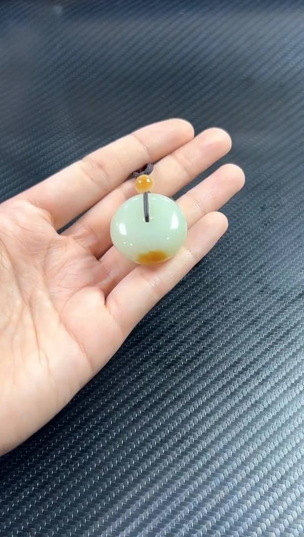 项链未镶嵌和田玉且末微色差近矿