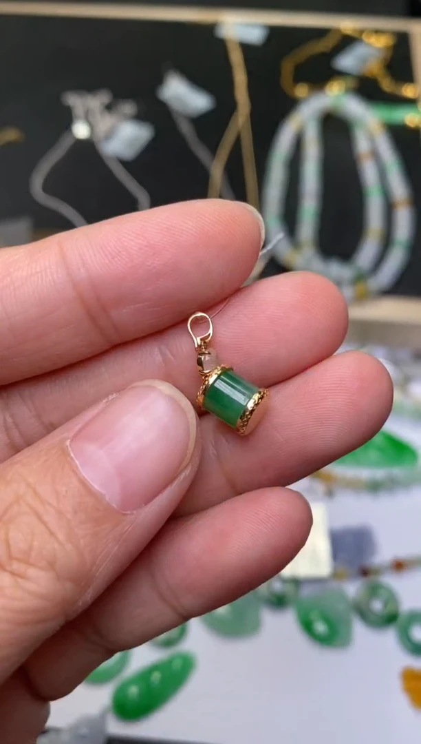 颈饰18K金镶嵌翡翠净货1581