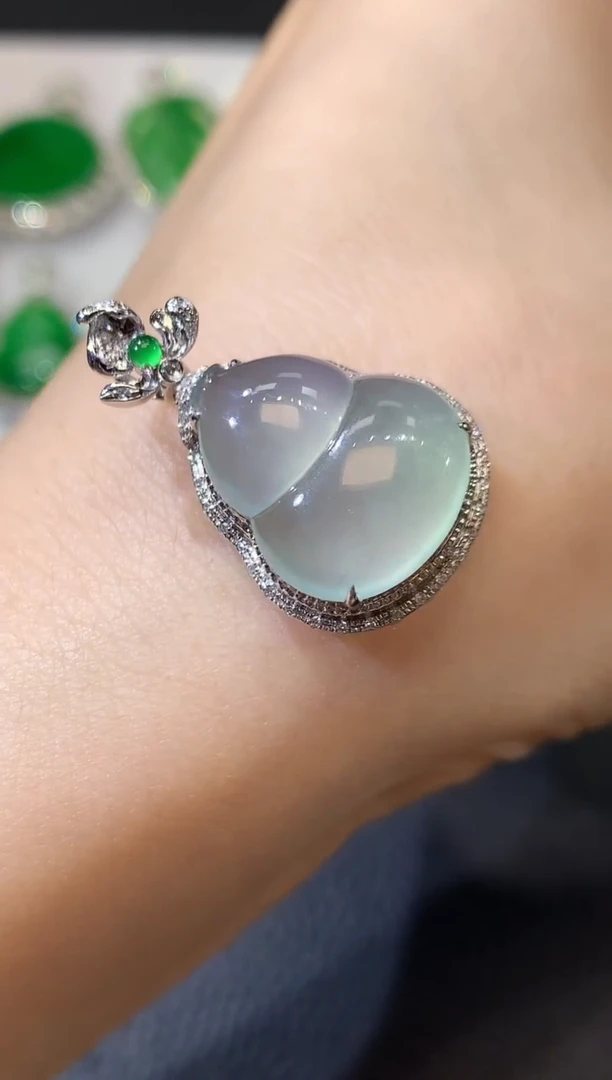 【闪购商品】翡翠吊坠(不含链)18K金镶嵌A60