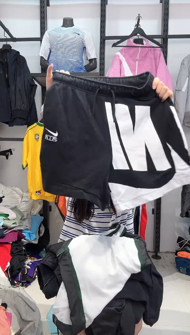 2605  编码  瑕疵直播间过款为准 尺码160 S