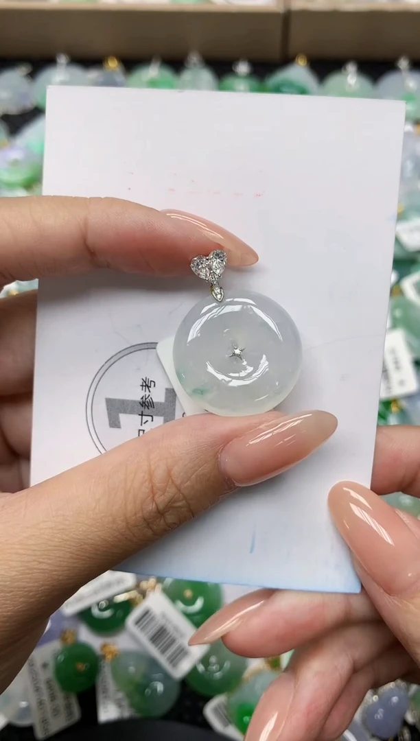 颈饰18K金镶嵌翡翠11111111111