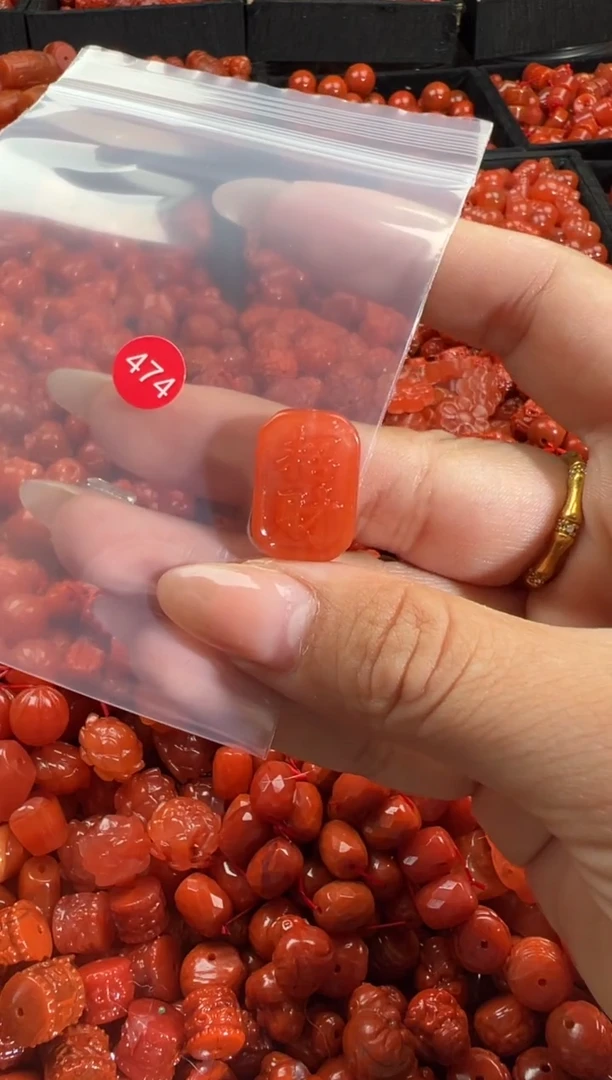 颈饰未镶嵌南红玛瑙1