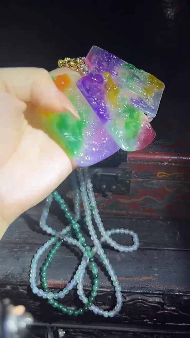 和田玉未镶嵌项链方牌.1条..其中一条发......