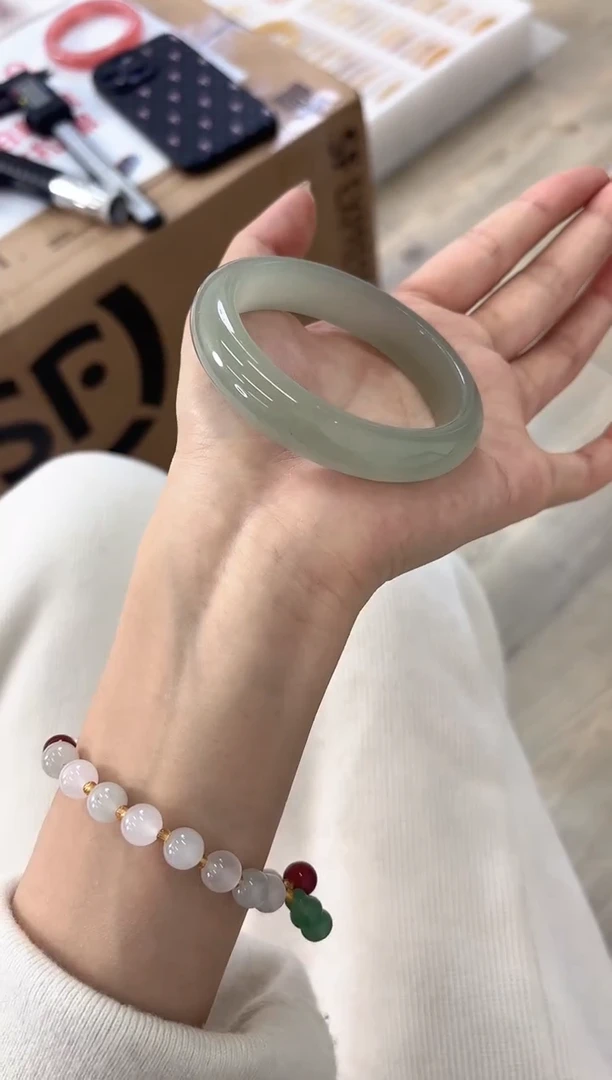 未镶嵌手镯石英质玉84-56D