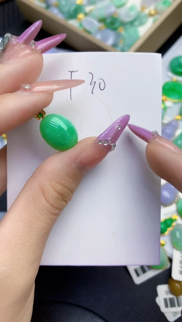 翡翠18K金镶嵌颈饰缅甸天然翡翠A货