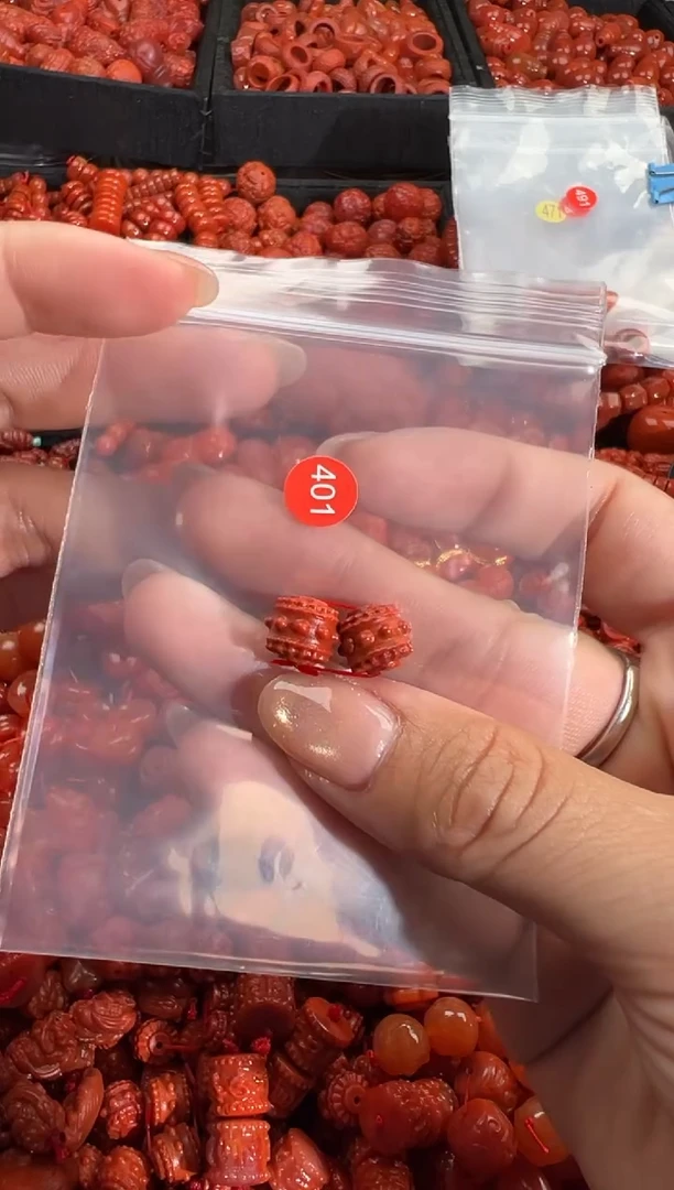 南红玛瑙未镶嵌颈饰1